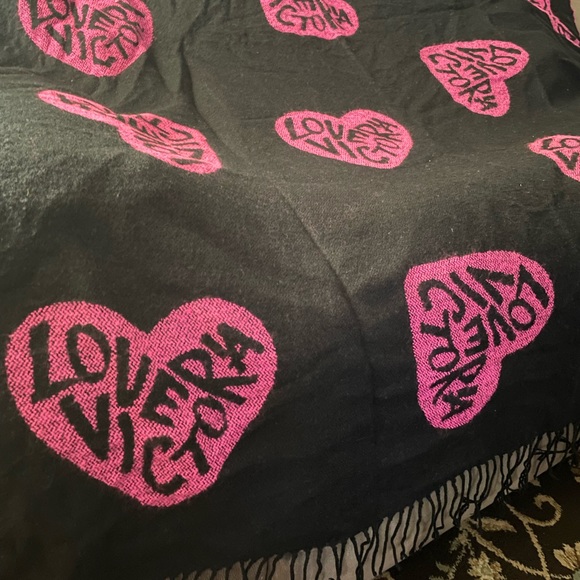 Victoria’s Secret Heart Fringe Blanket - Picture 2 of 3